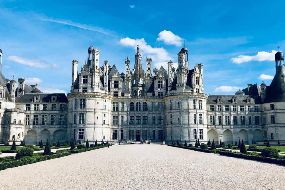 Das Schloss Chambord in Frankreich ist für seine beeindruckende Anzahl an Türmchen bekannt.